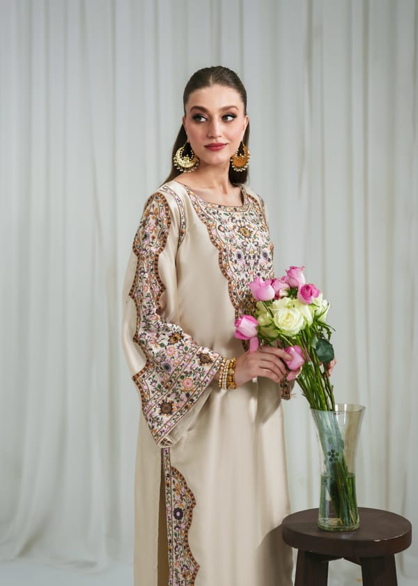Ethereal Ivory Floral Kaftan - Artisanal Printed Crepe Tunic with Scalloped Border