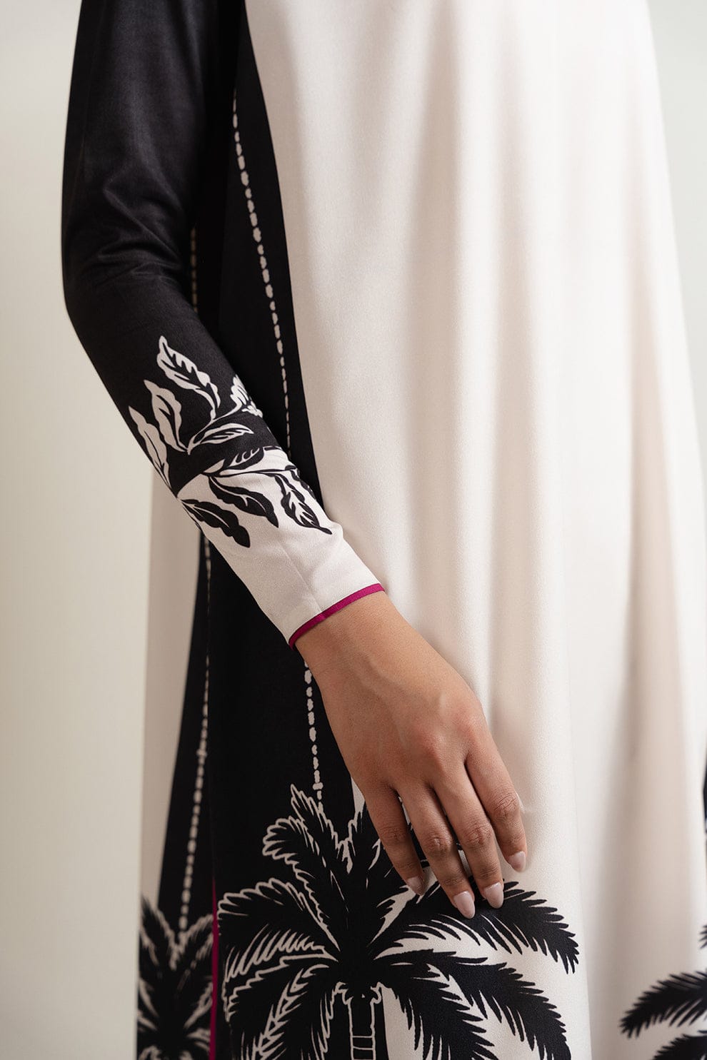 Black & White Floral Palm Long Maxi – Elegant Evening Wear